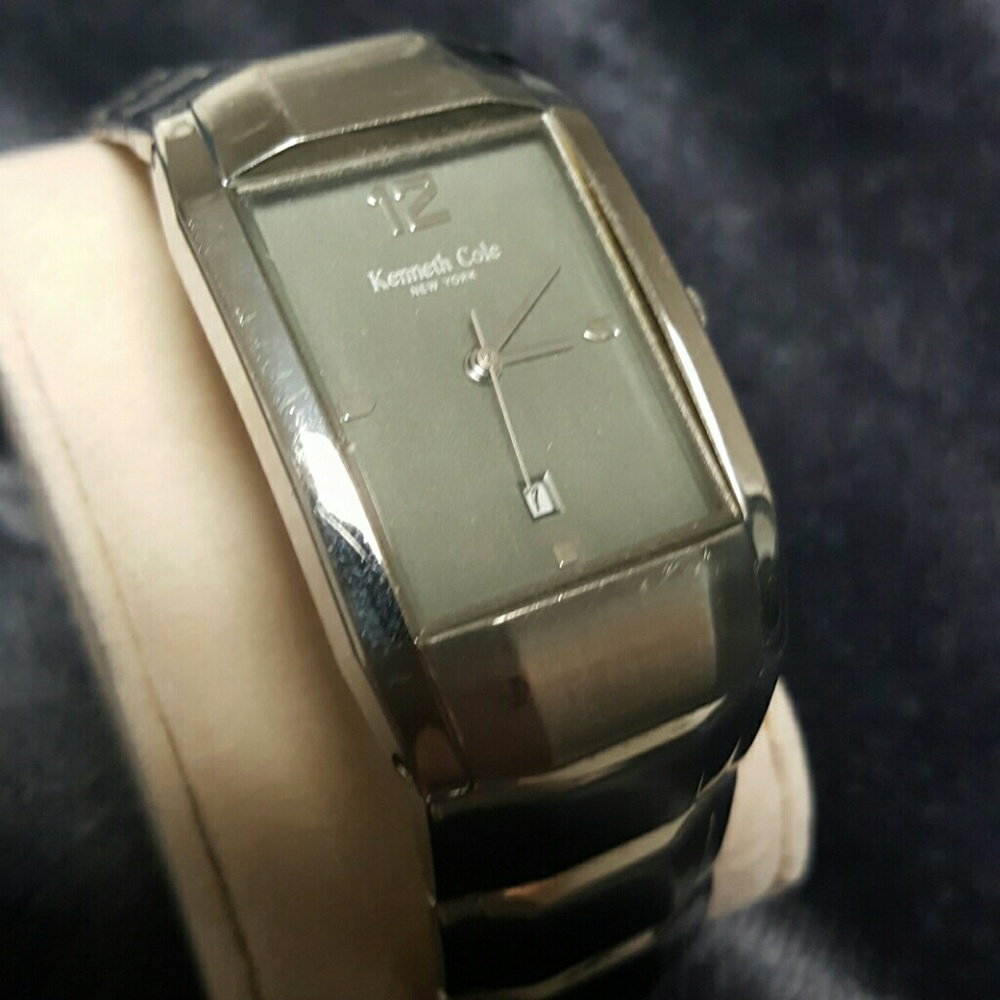 Kenneth Cole - Picture 2 of 2